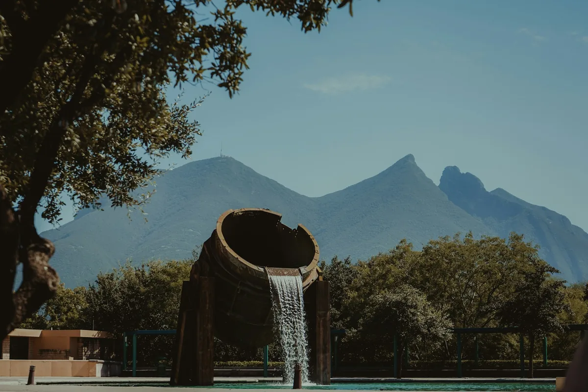 Vista panorámica de Monterrey, Nuevo León — hub industrial, financiero y de talento especializado en México